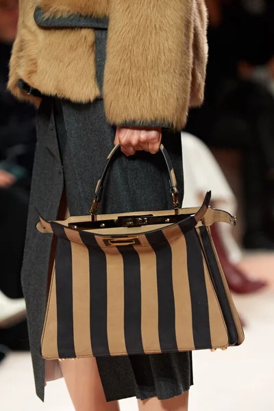 Look 28